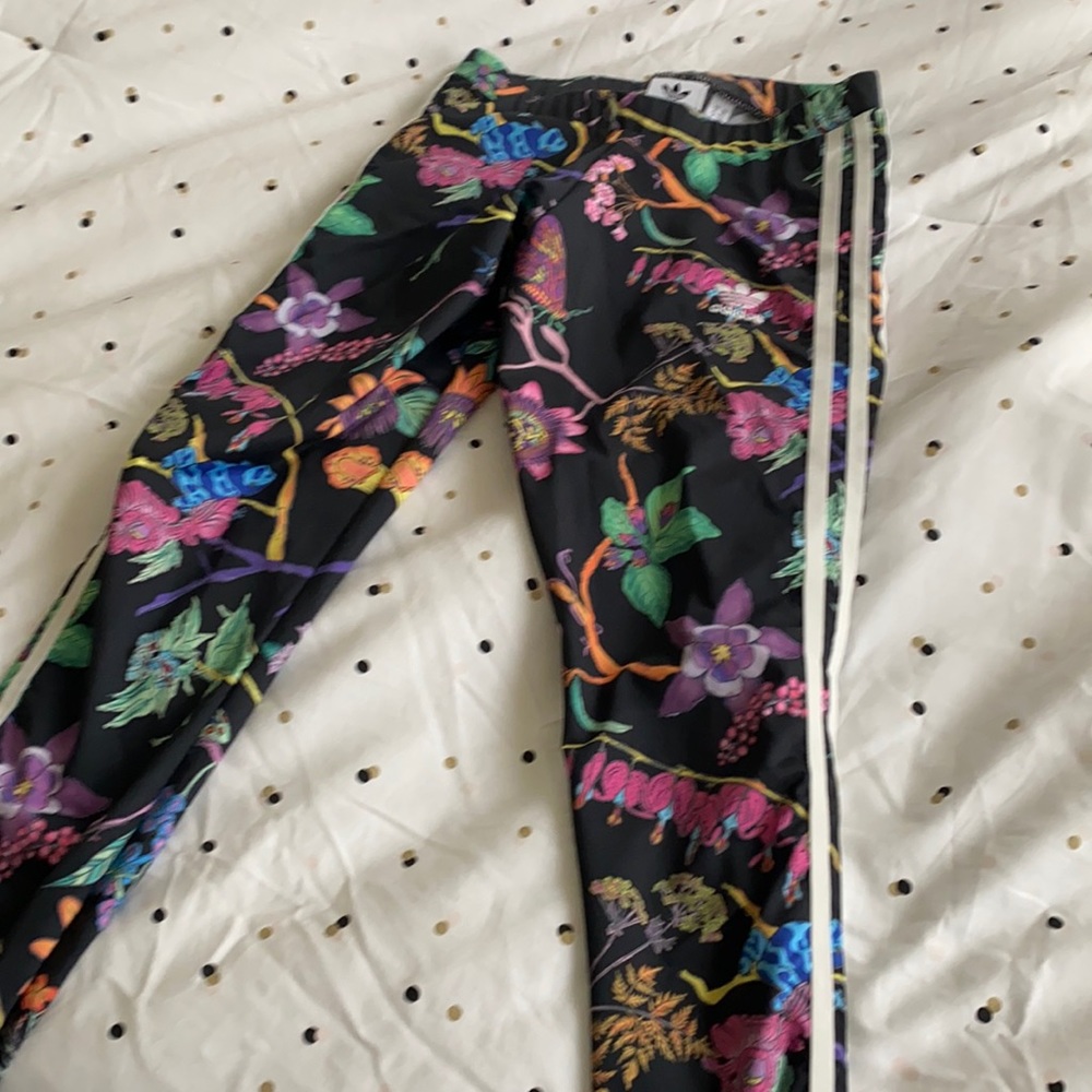 Never worn adidas leggings